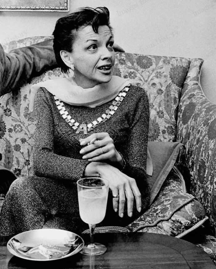 The Past Unfiltered: 36 Rare Historical Photos That Reveal the Human Side of History 63 Judy Garland at age 46 in Copenhagen, March 1969.