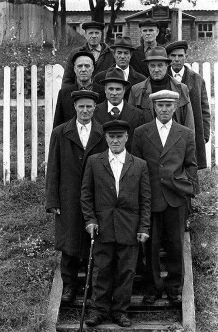 The Past Unfiltered: 36 Rare Historical Photos That Reveal the Human Side of History 66 Brothers Lysenko, all 10 went to the front of the Second World War and all 10 returned. (Soviet Union)