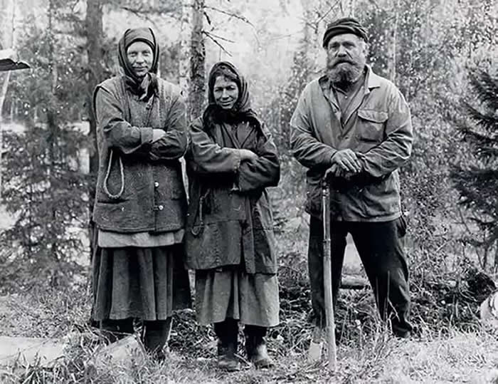The Past Unfiltered: 36 Rare Historical Photos That Reveal the Human Side of History 74 In 1978, Soviet geologists made a stunning discovery deep in the Siberian taiga: the Lykov family, Old Believers who had lived in total isolation for over 40 years. Cut off from modern civilization since the 1930s to escape religious persecution, they survived in the wilderness without any contact with the outside world.