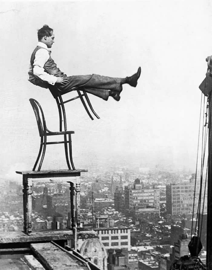 The Past Unfiltered: 36 Rare Historical Photos That Reveal the Human Side of History 44 "Human Fly" John "Jammie" Reynolds balancing on a New York rooftop, 1910s.