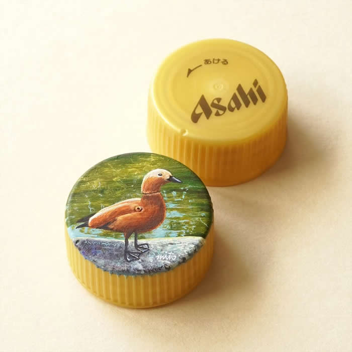 Tiny Worlds: 30 Hyper-Detailed Bottle Cap Paintings by Mito Nishikura That Defy Belief 34 Hyper-Detailed Bottle Cap Paintings by Mito Nishikura