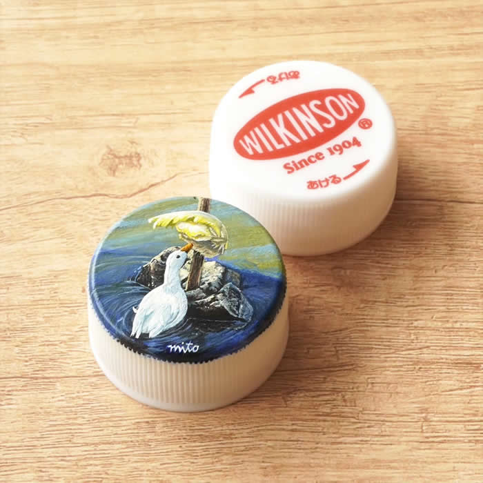 Tiny Worlds: 30 Hyper-Detailed Bottle Cap Paintings by Mito Nishikura That Defy Belief 51 Hyper-Detailed Bottle Cap Paintings by Mito Nishikura