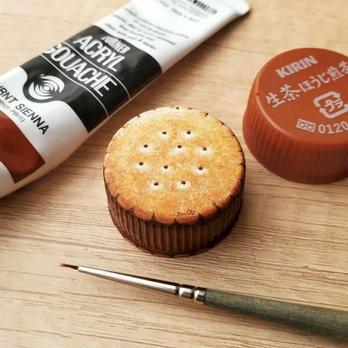 Tiny Worlds: 30 Hyper-Detailed Bottle Cap Paintings by Mito Nishikura That Defy Belief 56 Hyper-Detailed Bottle Cap Paintings by Mito Nishikura