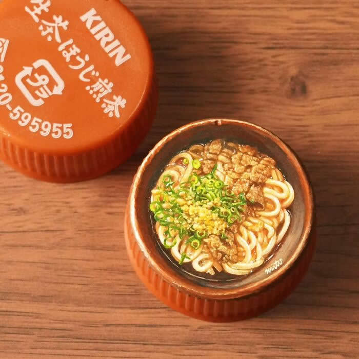Tiny Worlds: 30 Hyper-Detailed Bottle Cap Paintings by Mito Nishikura That Defy Belief 59 Hyper-Detailed Bottle Cap Paintings by Mito Nishikura