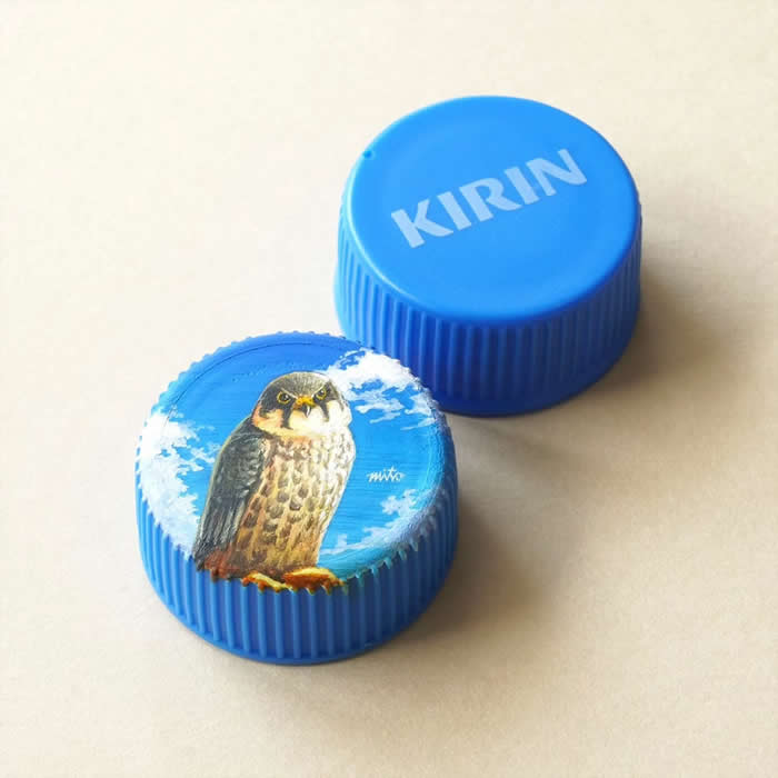 Tiny Worlds: 30 Hyper-Detailed Bottle Cap Paintings by Mito Nishikura That Defy Belief 62 Hyper-Detailed Bottle Cap Paintings by Mito Nishikura