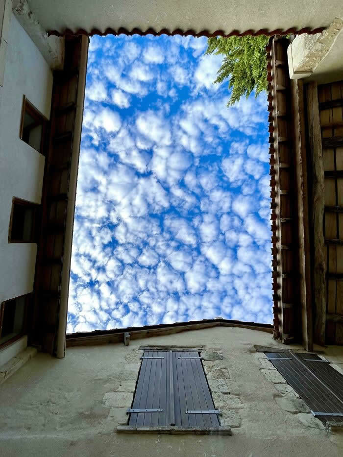 Visual Therapy: 33 Satisfying Photos Celebrating Perfect Symmetry and Balance 53 The Sky
