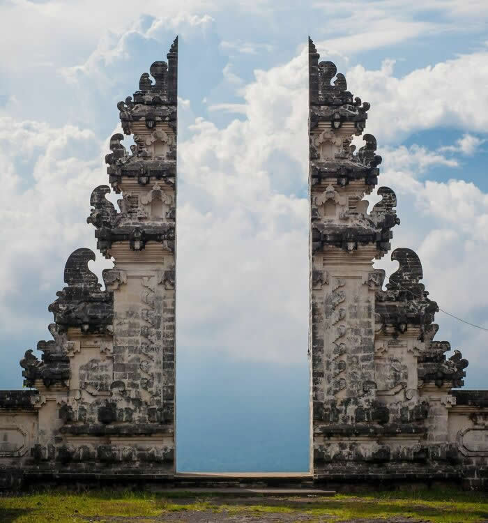 Visual Therapy: 33 Satisfying Photos Celebrating Perfect Symmetry and Balance 59 A Gate At A Balinese Temple