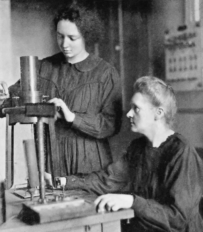 Frozen in Time: 38 Powerful Historical Photos That Bring Forgotten Moments Back to Life 62 Marie Curie and daughter Irène, 1925