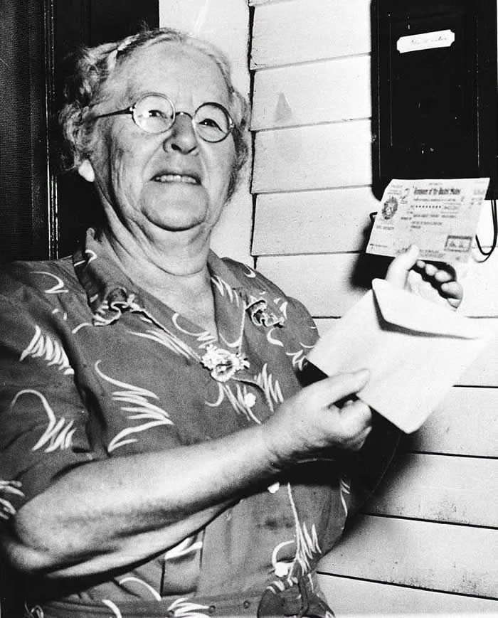 Frozen in Time: 38 Powerful Historical Photos That Bring Forgotten Moments Back to Life 64 First Social Security recipient. In 1940, the government cut 65-year-old Ida May Fuller a check. It was numbered 00-000-001 - the first Social Security payout