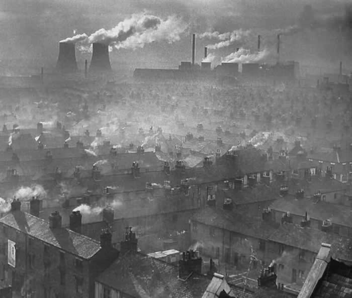 Frozen in Time: 38 Powerful Historical Photos That Bring Forgotten Moments Back to Life 69 Leicester, England, 1950s. When coal was very much the number one energy source