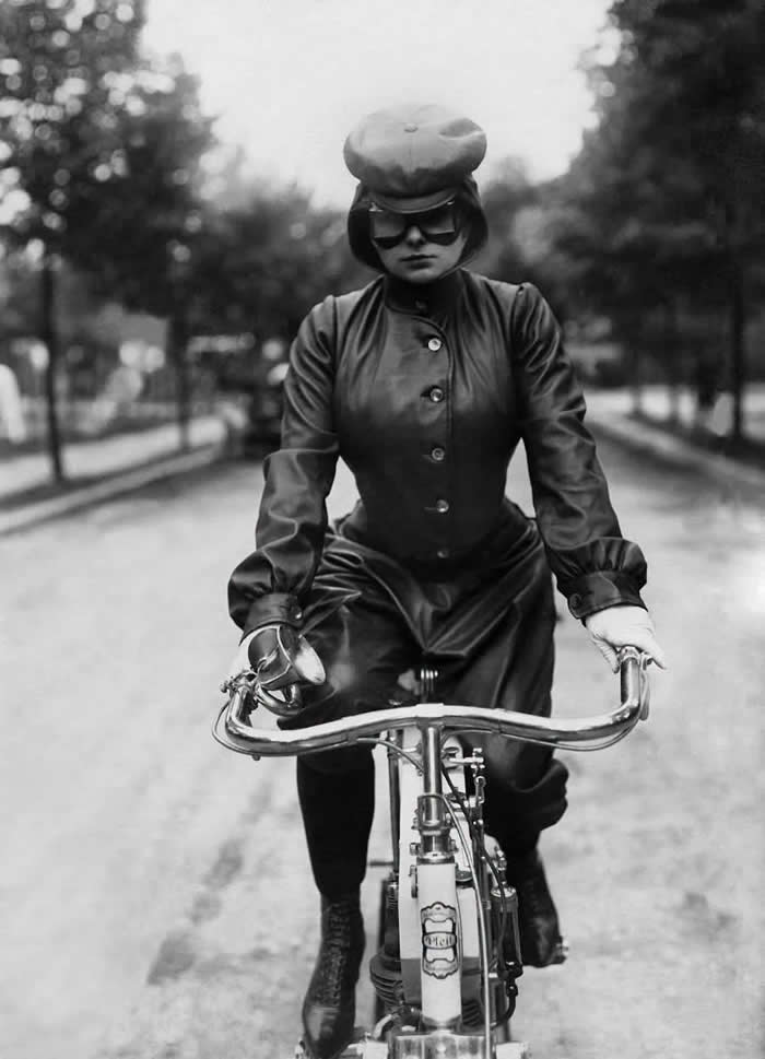 Frozen in Time: 38 Powerful Historical Photos That Bring Forgotten Moments Back to Life 76 A lady in an early biker outfit rides her Pfeil motorcycle, 1905