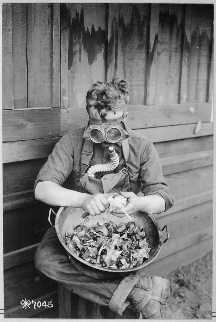 Frozen in Time: 38 Powerful Historical Photos That Bring Forgotten Moments Back to Life 50 An American soldier utilizes his gas mask to peel onions, San Diego, California. 1918