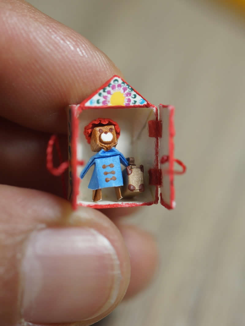 The Magic of Miniatures: 32 Outstanding Artworks by Ana Sofia Casaverde 46 Miniature Artworks by Ana Sofia Casaverde