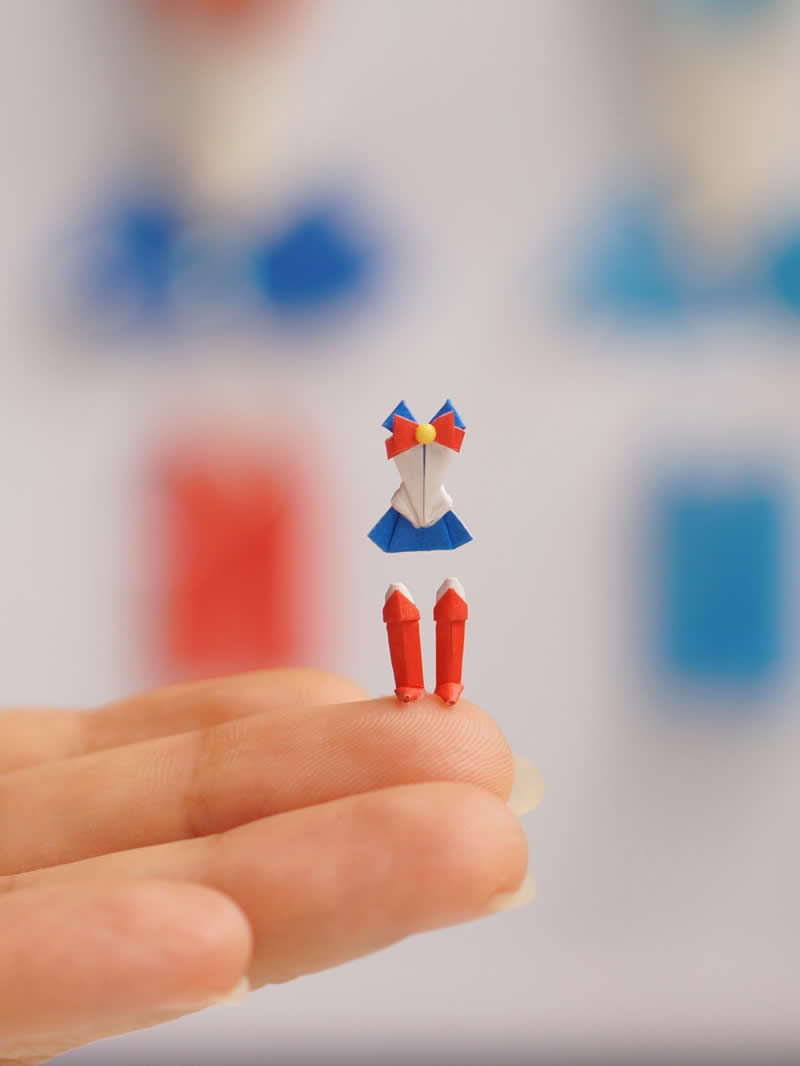 The Magic of Miniatures: 32 Outstanding Artworks by Ana Sofia Casaverde 49 Miniature Artworks by Ana Sofia Casaverde