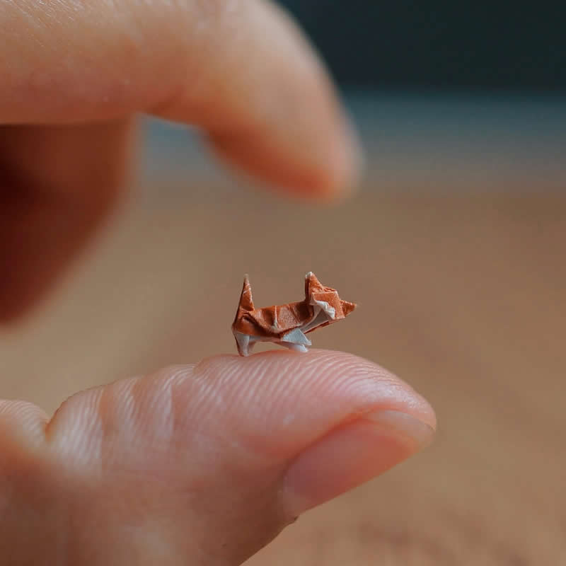 The Magic of Miniatures: 32 Outstanding Artworks by Ana Sofia Casaverde 56 Miniature Artworks by Ana Sofia Casaverde