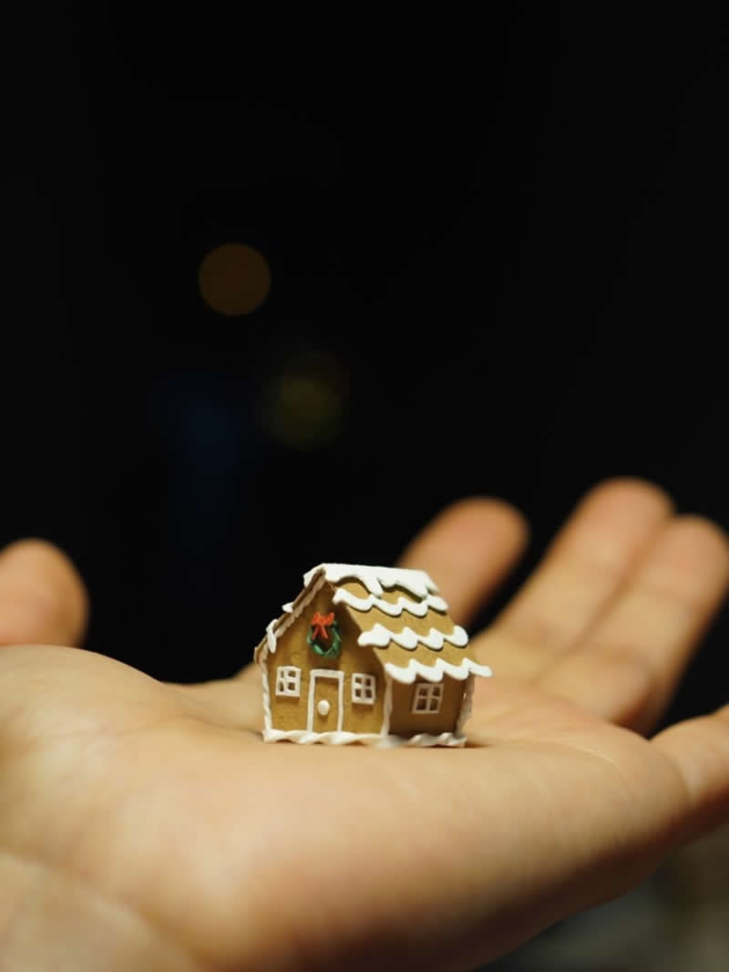 The Magic of Miniatures: 32 Outstanding Artworks by Ana Sofia Casaverde 60 Miniature Artworks by Ana Sofia Casaverde
