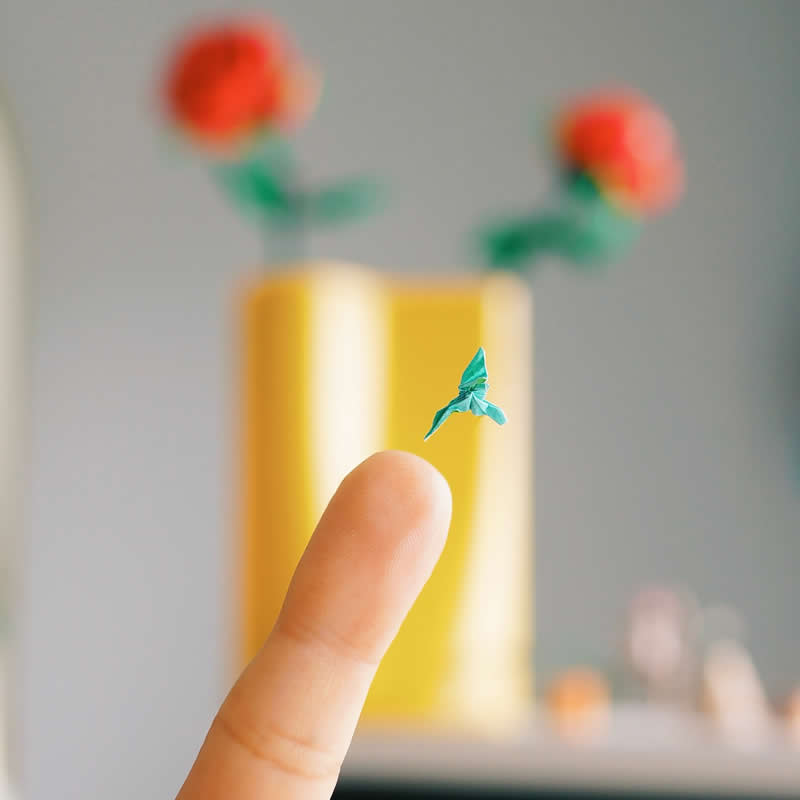 The Magic of Miniatures: 32 Outstanding Artworks by Ana Sofia Casaverde 61 Miniature Artworks by Ana Sofia Casaverde