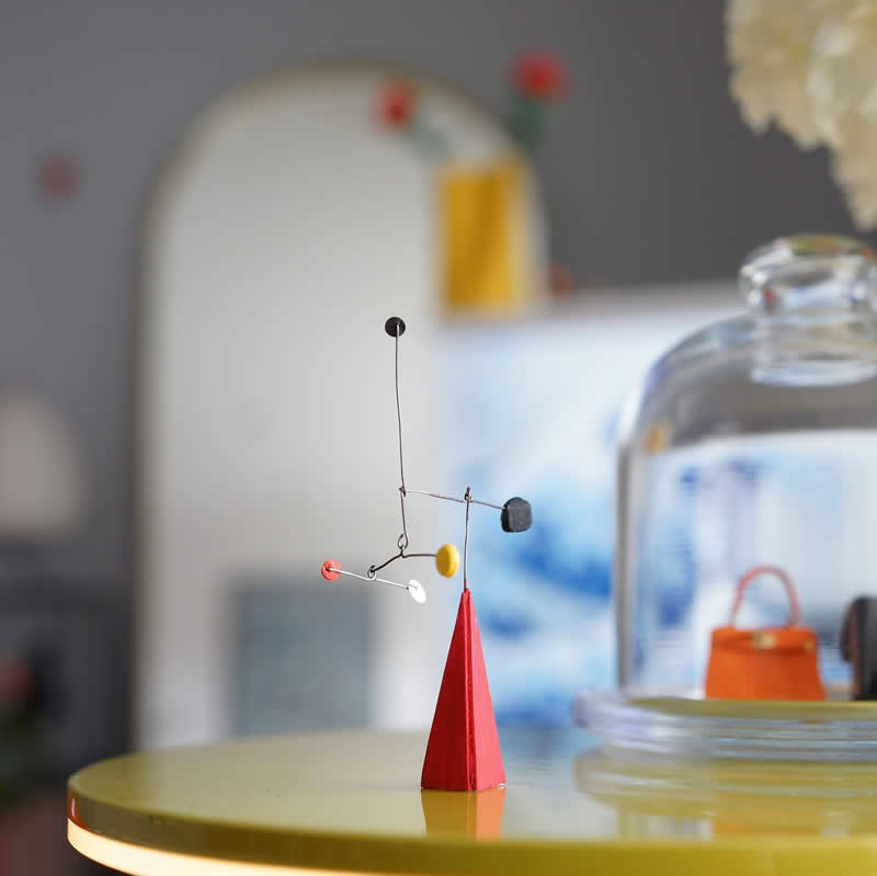 The Magic of Miniatures: 32 Outstanding Artworks by Ana Sofia Casaverde 63 Miniature Artworks by Ana Sofia Casaverde