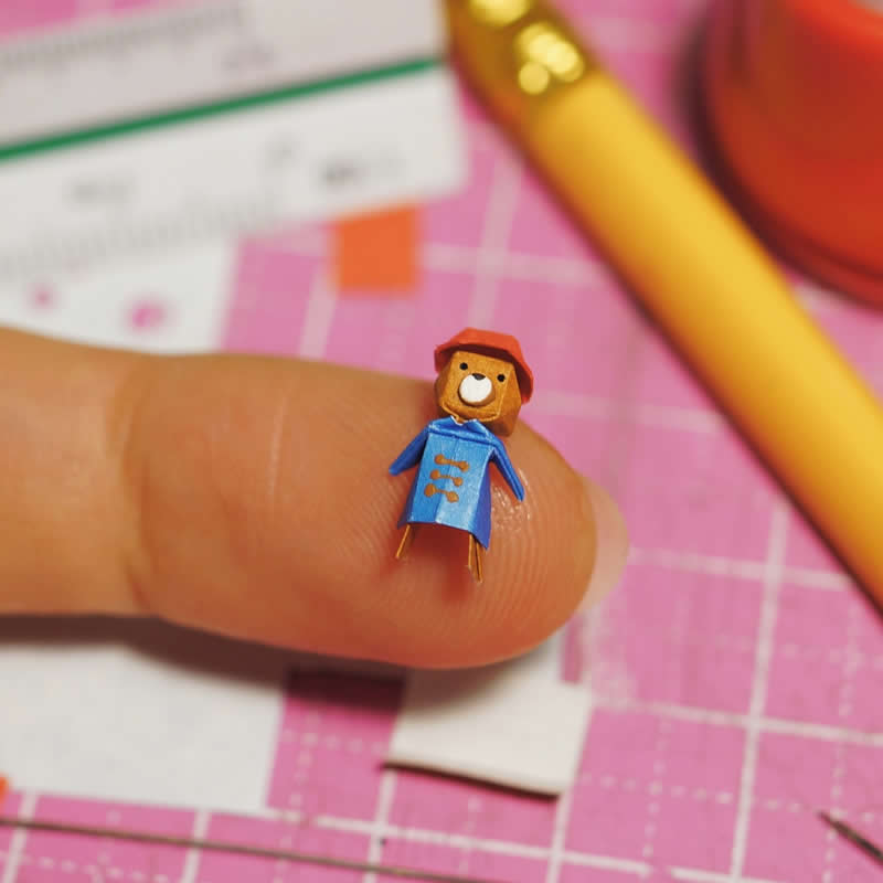 The Magic of Miniatures: 32 Outstanding Artworks by Ana Sofia Casaverde 64 Miniature Artworks by Ana Sofia Casaverde