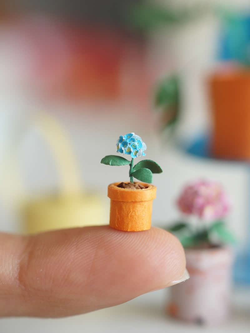 The Magic of Miniatures: 32 Outstanding Artworks by Ana Sofia Casaverde 42 Miniature Artworks by Ana Sofia Casaverde