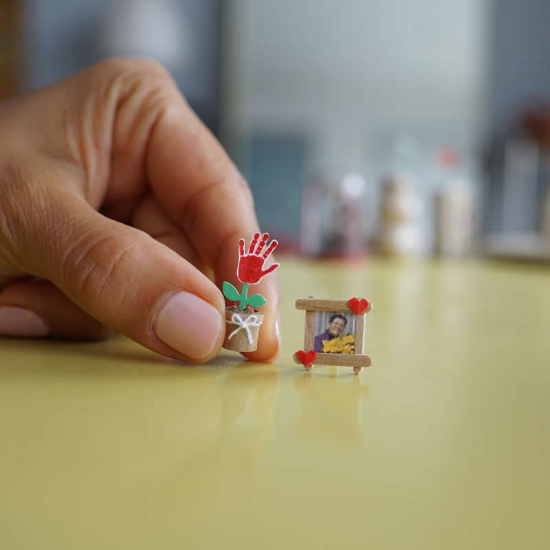 The Magic of Miniatures: 32 Outstanding Artworks by Ana Sofia Casaverde 44 Miniature Artworks by Ana Sofia Casaverde