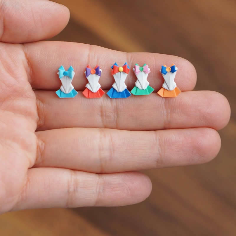 The Magic of Miniatures: 32 Outstanding Artworks by Ana Sofia Casaverde 45 Miniature Artworks by Ana Sofia Casaverde