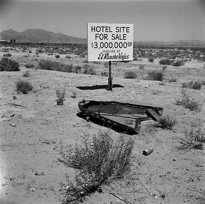 The Past Unfiltered: 34 Rare Historical Photos That Reveal the Human Side of History 50 What is now the fully developed Las Vegas strip, 1955