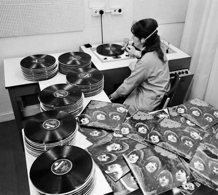 The Past Unfiltered: 34 Rare Historical Photos That Reveal the Human Side of History 57 Listening to copies of The Beatles “Rubber Soul” in the Quality Control room at the EMI pressing plant in London, England, 1965