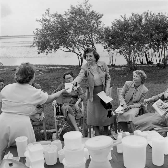 The Past Unfiltered: 34 Rare Historical Photos That Reveal the Human Side of History 59 Passing round the product at an outdoor Tupperware party. Hosts had a strict dress code – skirts and stockings were mandatory. 1955