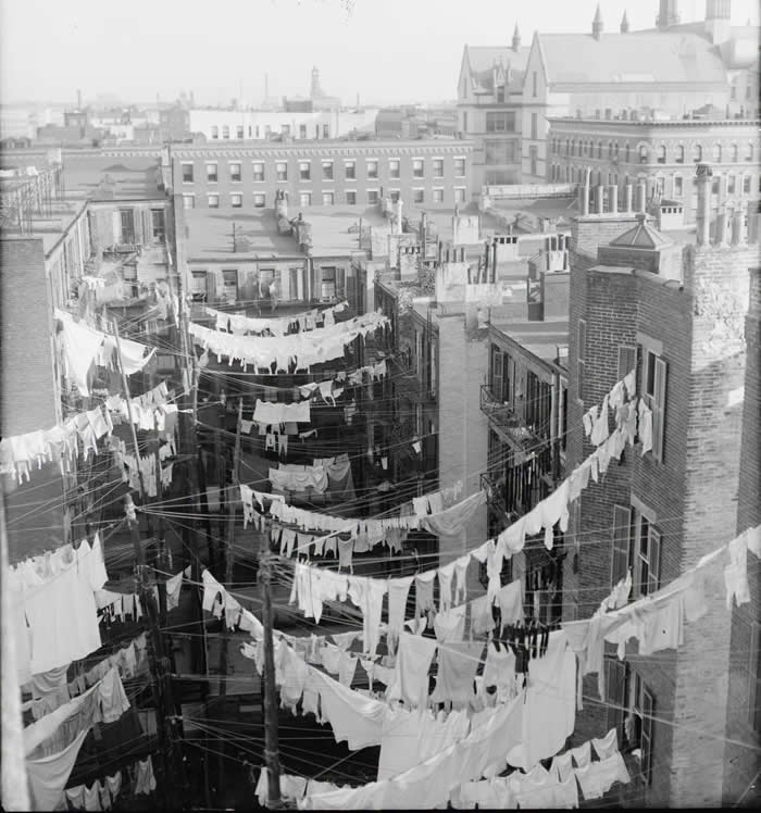 The Past Unfiltered: 34 Rare Historical Photos That Reveal the Human Side of History 62 The right day to hang laundry in New York City (Lower Manhattan). (1902)