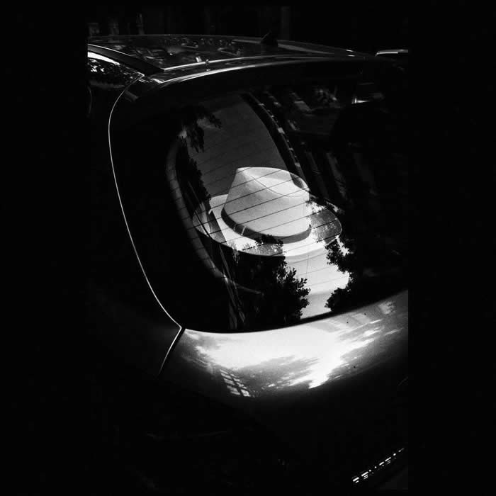 Timeless Black and White: 35 Minimalist Photos That Let Light, Shadow, and Shape Tell the Story 50 Minimalist Photos That Let Light, Shadow, and Shape Tell the Story