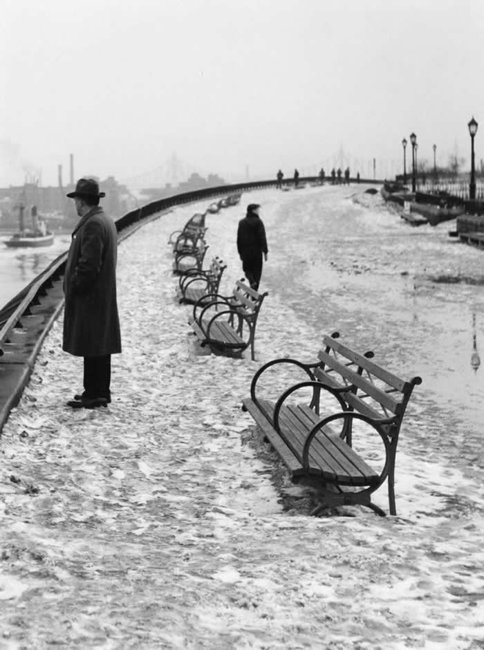 Timeless Black and White: 35 Minimalist Photos That Let Light, Shadow, and Shape Tell the Story 53 Minimalist Photos That Let Light, Shadow, and Shape Tell the Story