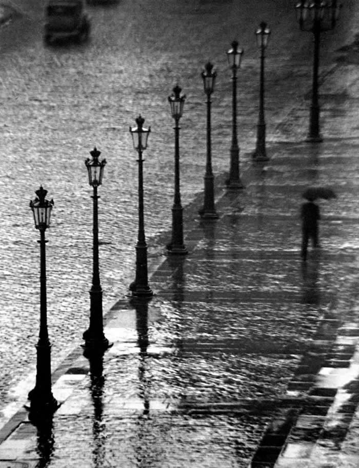 Timeless Black and White: 35 Minimalist Photos That Let Light, Shadow, and Shape Tell the Story 64 Minimalist Photos That Let Light, Shadow, and Shape Tell the Story