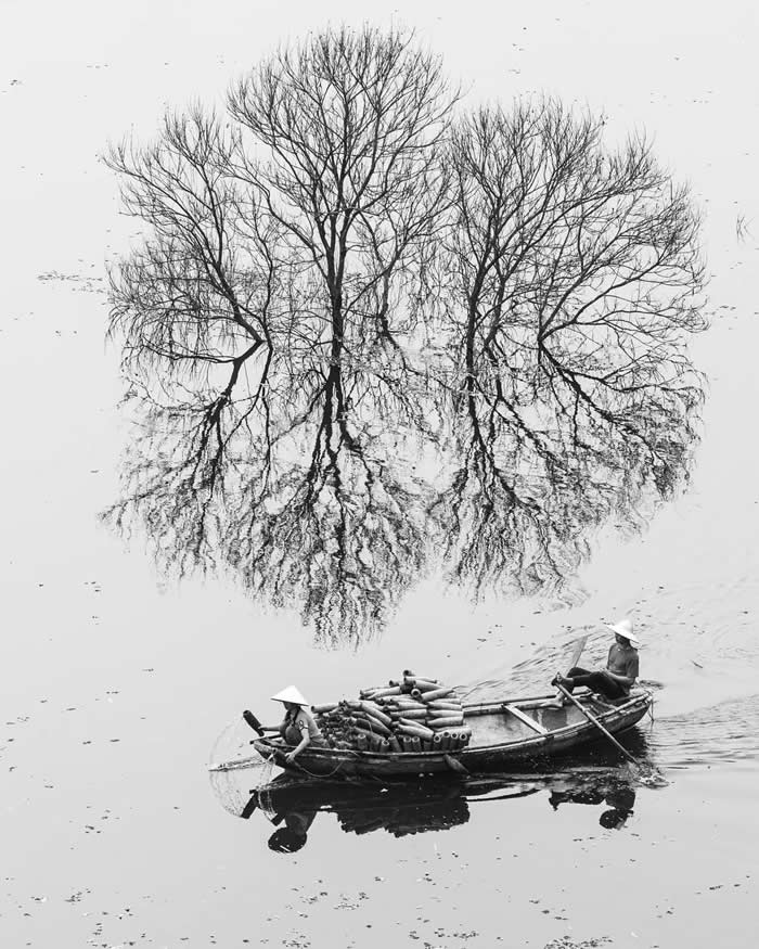Timeless Black and White: 35 Minimalist Photos That Let Light, Shadow, and Shape Tell the Story 72 Minimalist Photos That Let Light, Shadow, and Shape Tell the Story