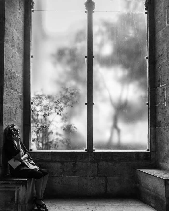 Timeless Black and White: 35 Minimalist Photos That Let Light, Shadow, and Shape Tell the Story 45 Minimalist Photos That Let Light, Shadow, and Shape Tell the Story